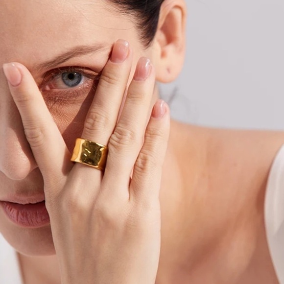 New Gold Hammered Wide Band Ring - Picture 7 of 13